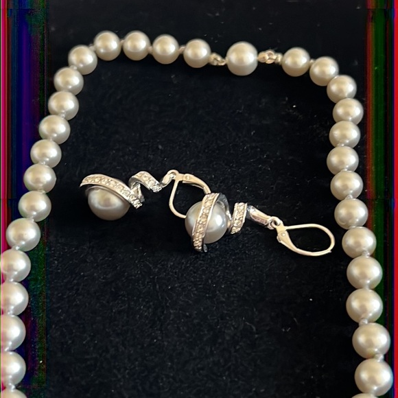 Vintage Black pearl necklace and earrings set - Picture 3 of 4